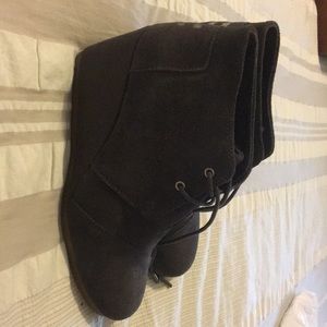 Toms Desert Wedges - gray suede size 9.5